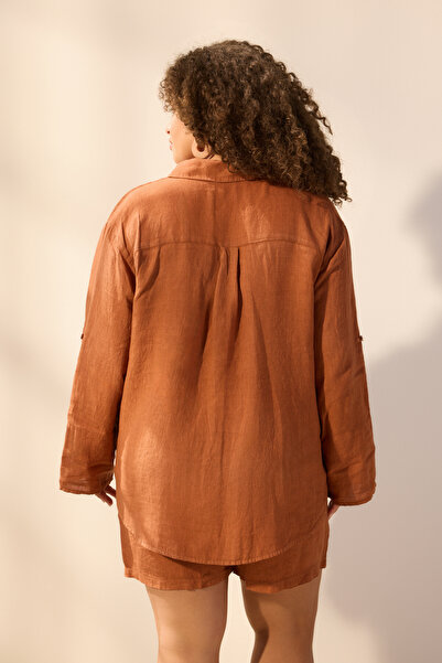 Trendyol Curve Καφέ 100% λινό Πουκάμισο με χαλαρή εφαρμογή στην παραλία TBBSS25AX00025