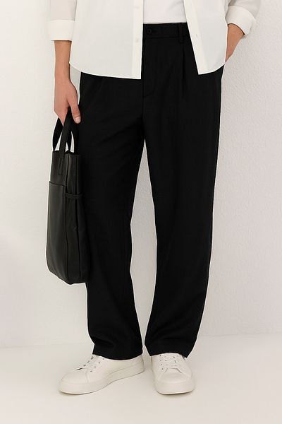 Trendyol Collection Schwarze Baggy-Hose mit weitem Bein und lockerem Stoff TMNSS23PL00039
