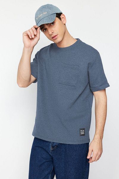 Trendyol Collection Vaflové tričko s širokým střihem Indigo Texture – kapsa a štítek, krátký rukáv Tmnss23Ts00077