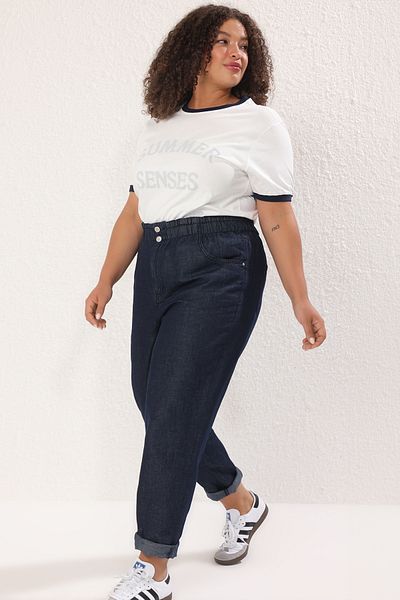 Trendyol Curve Dunkelblaue Mom-Fit-Jeans mit elastischem Bund und elastischem Bund TBBSS25CJ00031