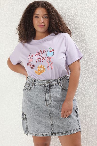 Trendyol Curve Lila koktél nyomott Boyfriend Fit póló nagy méretű TBBSS25BF00068