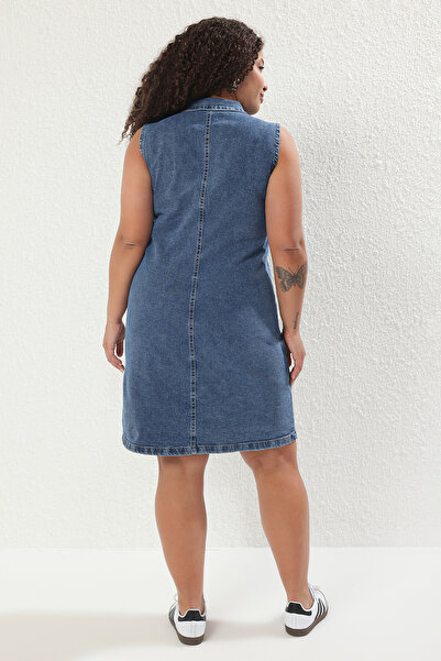 Trendyol Curve Μπλε πουκάμισο με γιακά τσέπη Μεσαίο ελαστικό τζιν φόρεμα μεγάλου μεγέθους TBBSS25AH00088