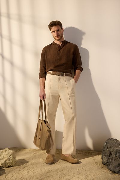 Trendyol Collection Hnědá běžná limitovaná edice 100% lněná košile TMNSS24GO00057
