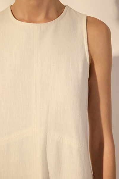 Trendyol Collection Detailní prošívání a kapsy z bílého plátna smíšeného midi tkaného šatů