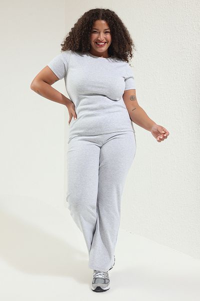 Trendyol Curve Grau melangiertes, tailliertes, tailliertes, elastisches Strick-Oberteil-Set