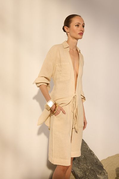 Trendyol Collection Béžové 100% lněné plisované bermudy TWOSS25SR00089