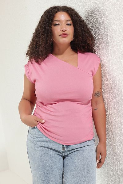 Trendyol Curve Rosa weicher Stoff mit asymmetrischem Ausschnitt, 100 % Baumwolle, gestrickt, Bluse in Übergröße TBBSS25AF00002