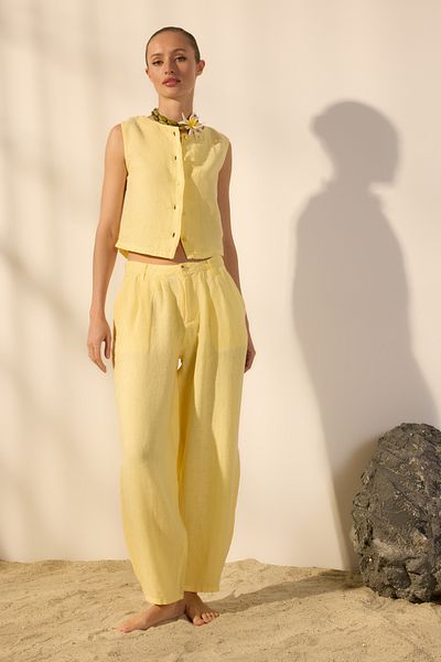 Trendyol Collection Gelbe Hose aus 100 % Leinen mit hoher Taille – TWOSS24JE00243