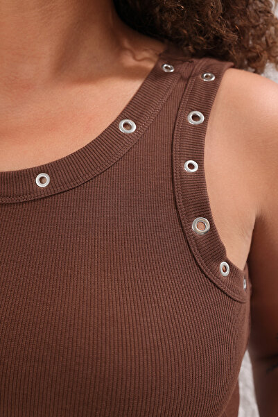 Trendyol Curve إكسسوارات بنية اللون محبوكة بمقاس كبير TBBSS25CV00001