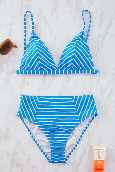 Trendyol Collection Gestreiftes Dreieck-Bikiniset TBESS25BT00196