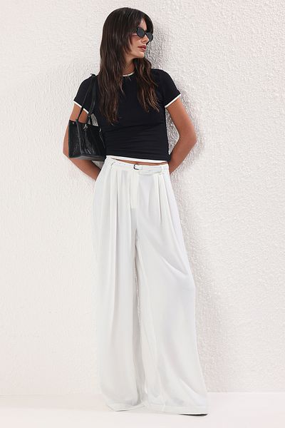 Trendyol Collection Weiße Hose mit gewölbtem Bein, weites Bein/extra breit gewebt