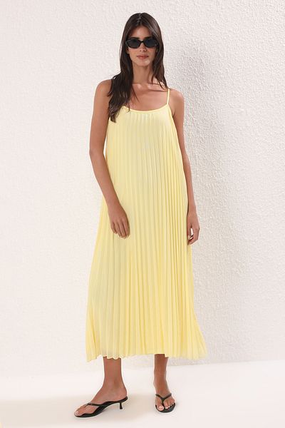 Trendyol Collection Világossárga, egyenes hasított tüll ruha A-vonalú kötött TWOSS25EL00170