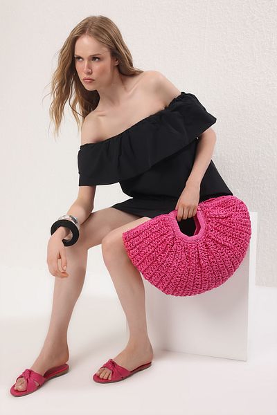 TRENDYOL SHOES Fuchsia Straw Hand Knitted Women's Oval Hand Bag Takss25Oc00062