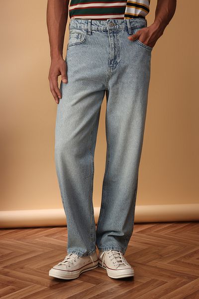 Trendyol Collection Blaue Baggy-Fit-Jeans-Jeans mit Distressed-Effekt TMNSS25JE00007