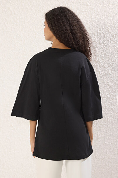 Trendyol Collection Μαύρο 100% βαμβακερό αξεσουάρ Λεπτομερής πλισέ μανίκι τριών τετάρτων πλεκτή μπλούζα TWOSS25BZ00531