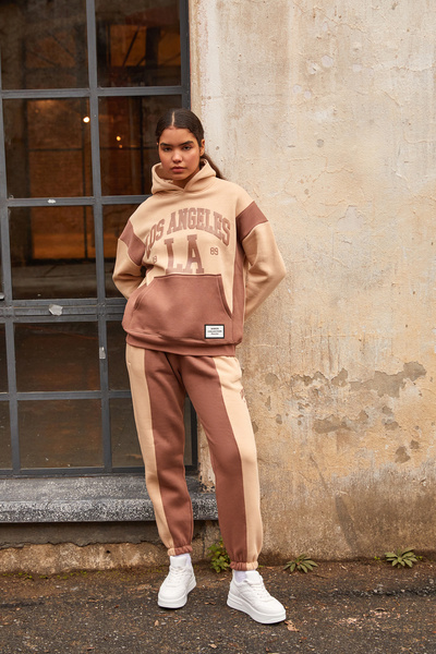 Park Karon Жіночий комплект з кангуру-кишенями та шардоном з каменем