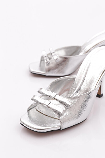 DGN 5312 Дамски чехли на висок ток