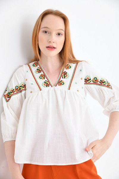 Park Karon Casual Woven V-neck Embroidery Detailed Blouse