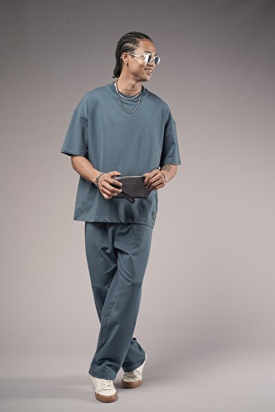 Butik Модна футболка з глибоким вирізом та топ і труси з карикатурою в стилі "оверсайз