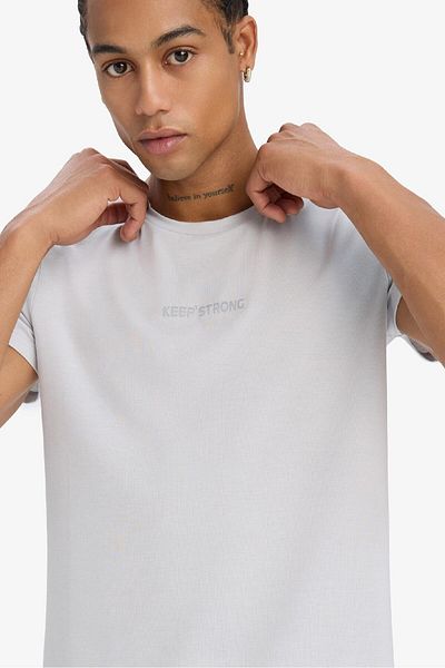 DeFacto Fit Stretch Fabric Slim Fit Slim Fit Crew Neck Sportsman κοντομάνικο μπλουζάκι E2436ax25sm