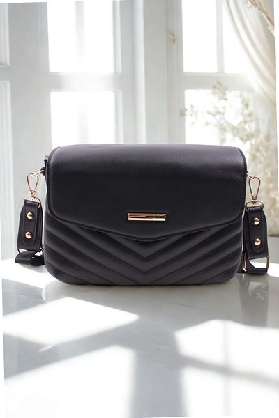 GALB LEATHER Geantă de umăr pentru femei de mărime medie cu model matlasat de culoare neagră - Design elegant cu curea lată cu 4 compartimente