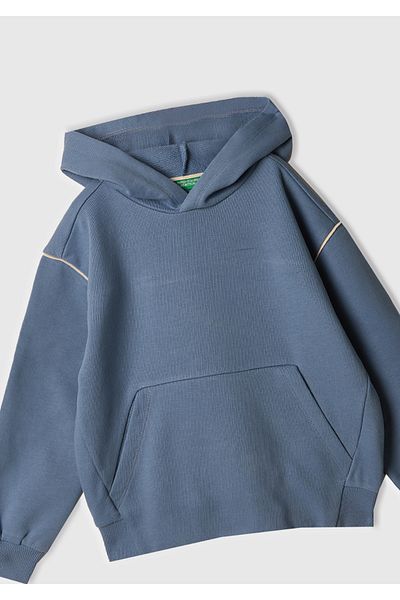 United Colors of Benetton Момчешки суитшърт с качулка и джоб с лого и райета в синьо, авиаторски стил