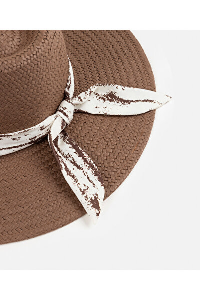 İpekyol Desenli kumaş şeritli şapka