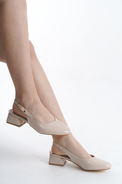 kapretta حذاء نسائي من الجلد باللون البيج مفتوح من الخلف بإبزيم جانبي ومقدمة ...