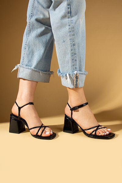 Pembe Potin Women's Black Patent Leather Ankle Strap Thick Classic Heeled Sandals