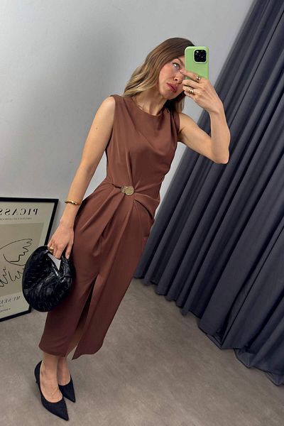 Sue Store Καφέ φόρεμα με σχισμή με κορδόνι με λεπτομέρεια