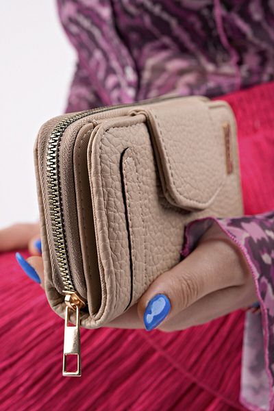 MUGGO Cheko Zippered Card Holder Women's Wallet with Coin and Paper Money Compartment