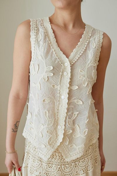 Suzi Women Embossing Flower Embroidered Beige Vest Standard Size M37286