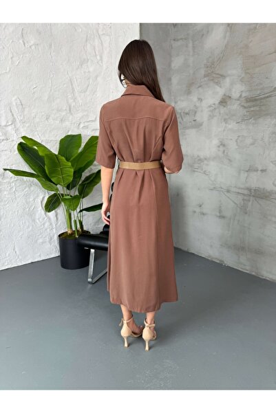 Elif Özbey Butik Κοντομάνικο φόρεμα με λεπτομέρεια τσέπης σε καφέ χρώμα