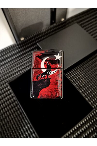 WERWOLF BENZİNLİ KUTULU ÇAKMAK BAYRAK DESENLİ