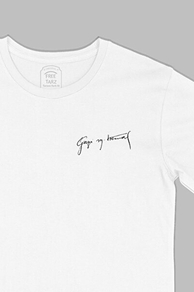 Free Tarz تي شيرت أبيض بتصميم جيب مطبوع عليه توقيع غازي مصطفى كمال أتاتورك