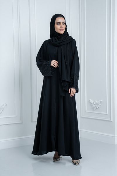 LAVİNİA عباية لافينيا النسائية مع تطريز خيط على الأكمام، لون أسود أنيق