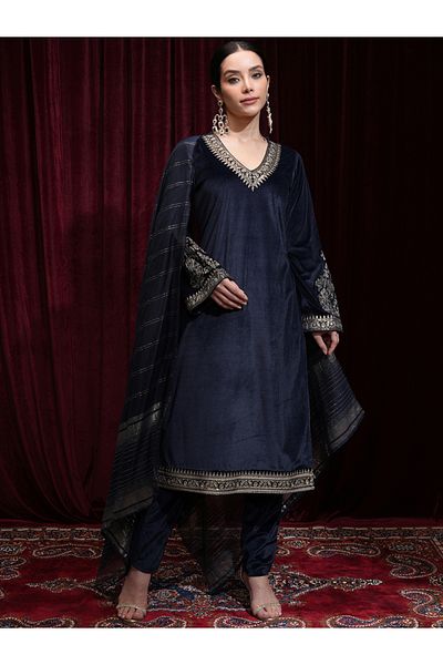 Vishudh By Styli Women Blue Embroidered Velvet Kurta Set