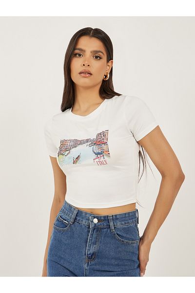 Styli Sceneric Graphic Print Cropped Fitted T-Shirt