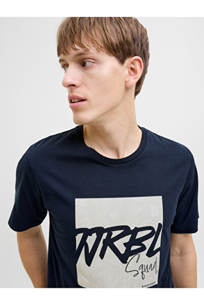 REBEL By Styli تي شيرت بقصّة عادية ورقبة دائرية وطبعة جرافيكية