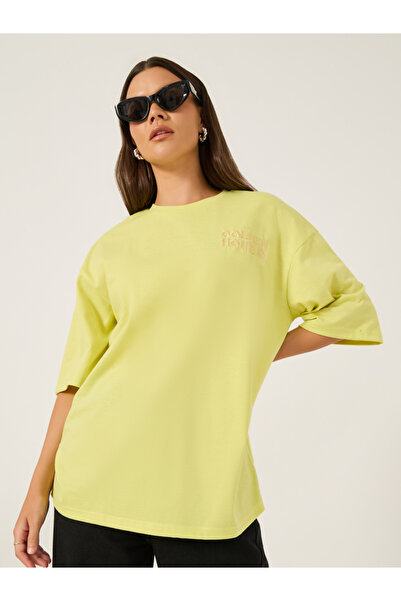 Styli تي شيرت لوركس مطرز بأكمام قصيرة ورقبة دائرية كبيرة الحجم