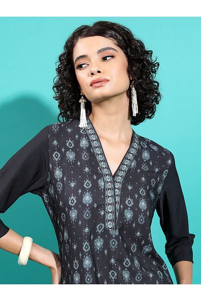 Vishudh By Styli Women Black Geometric Flared Sleeves Thread Work Kurta