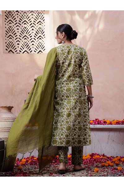 Sanskrutihomes By Styli Floral Printed V-Neck Pure Cotton Kurta and Pants Set for Women