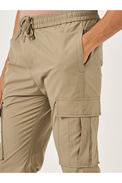 Fort Collins By Styli Men Solid Straight Leg Cargo Pants