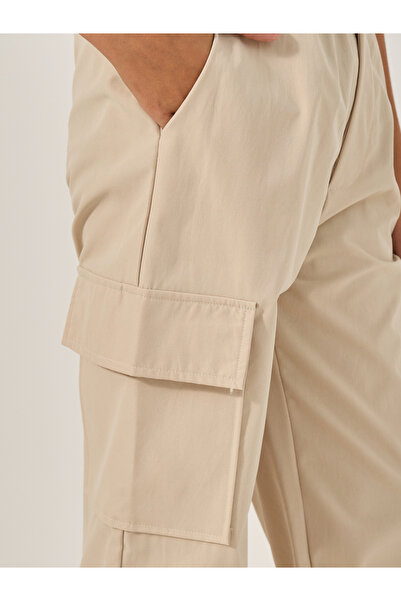 Styli Solid Pant with Cargo Pocket