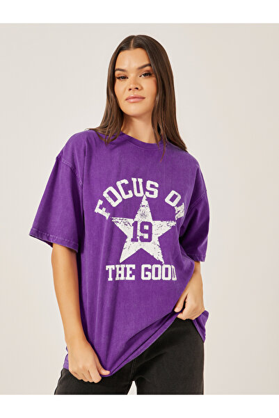 Styli تي شيرت كبير الحجم مطبوع عليه شعار، مغسول بالحامض