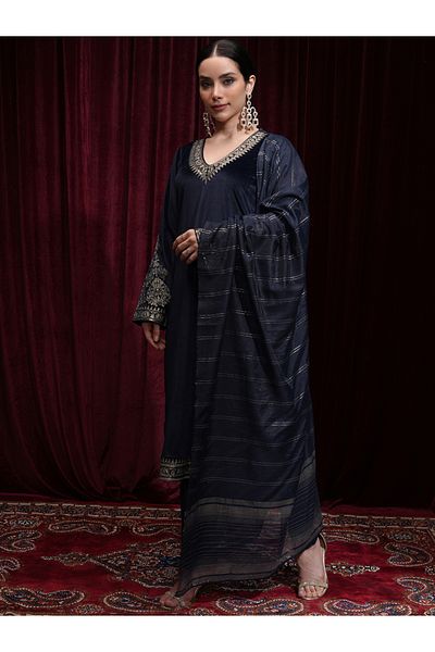 Vishudh By Styli Women Blue Embroidered Velvet Kurta Set