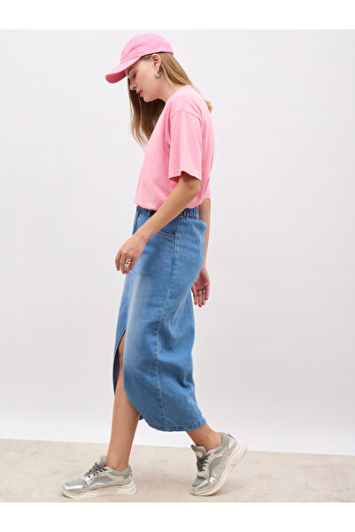 Styli تي شيرت كبير الحجم بأكمام قصيرة وطبعة شعار