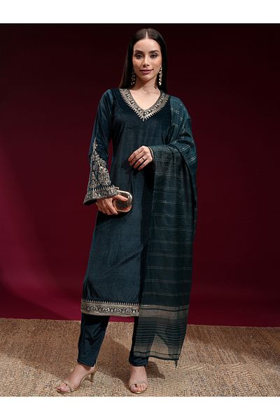 Vishudh By Styli Women Teal Embroidered Velvet Kurta Set