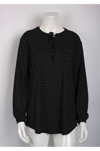 MUSTÜN Lace-up Collar Blouse