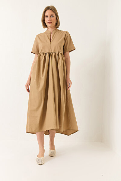 Bianco Lucci Γυναικείο μακρύ φόρεμα από ποπλίνα με κοντό μανίκι με λεπτομέρεια τσέπης με φερμουάρ 60283189